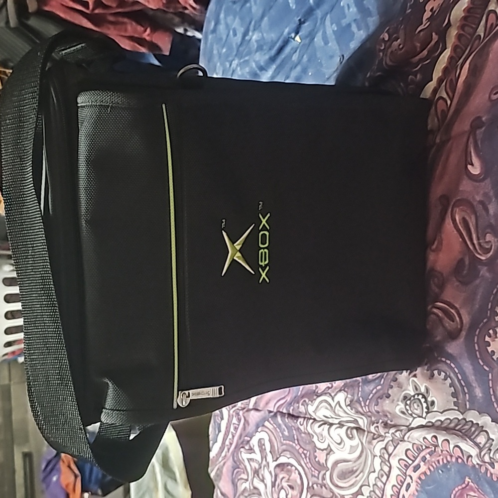 Xbox video game console travel carrying case from the mid 90's in like new condi
